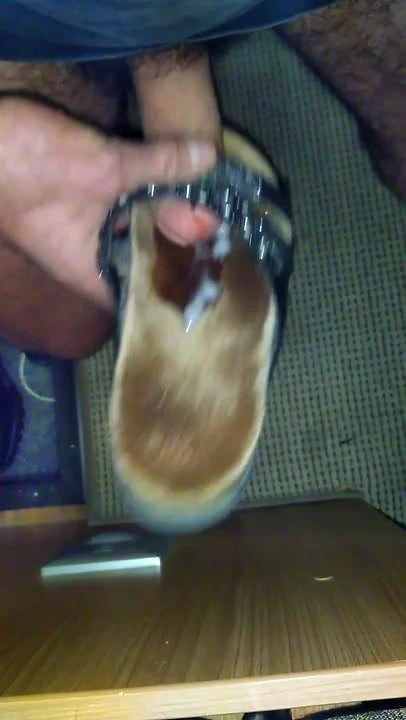 Gumming secretary sandals