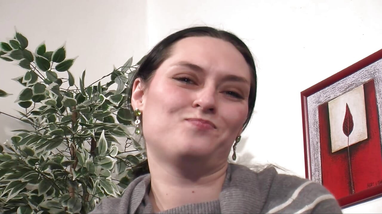 カメラマンのためにドイツの美女をディルドで遊びました