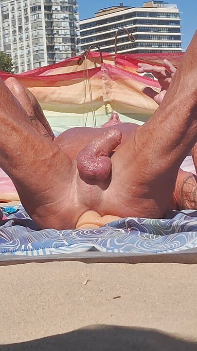 Key West oiled up using his new huge dildo at the beach