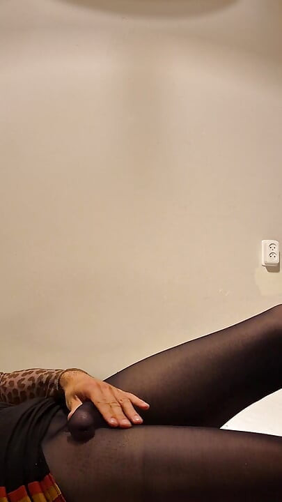 Travestiet panty heet masturberen