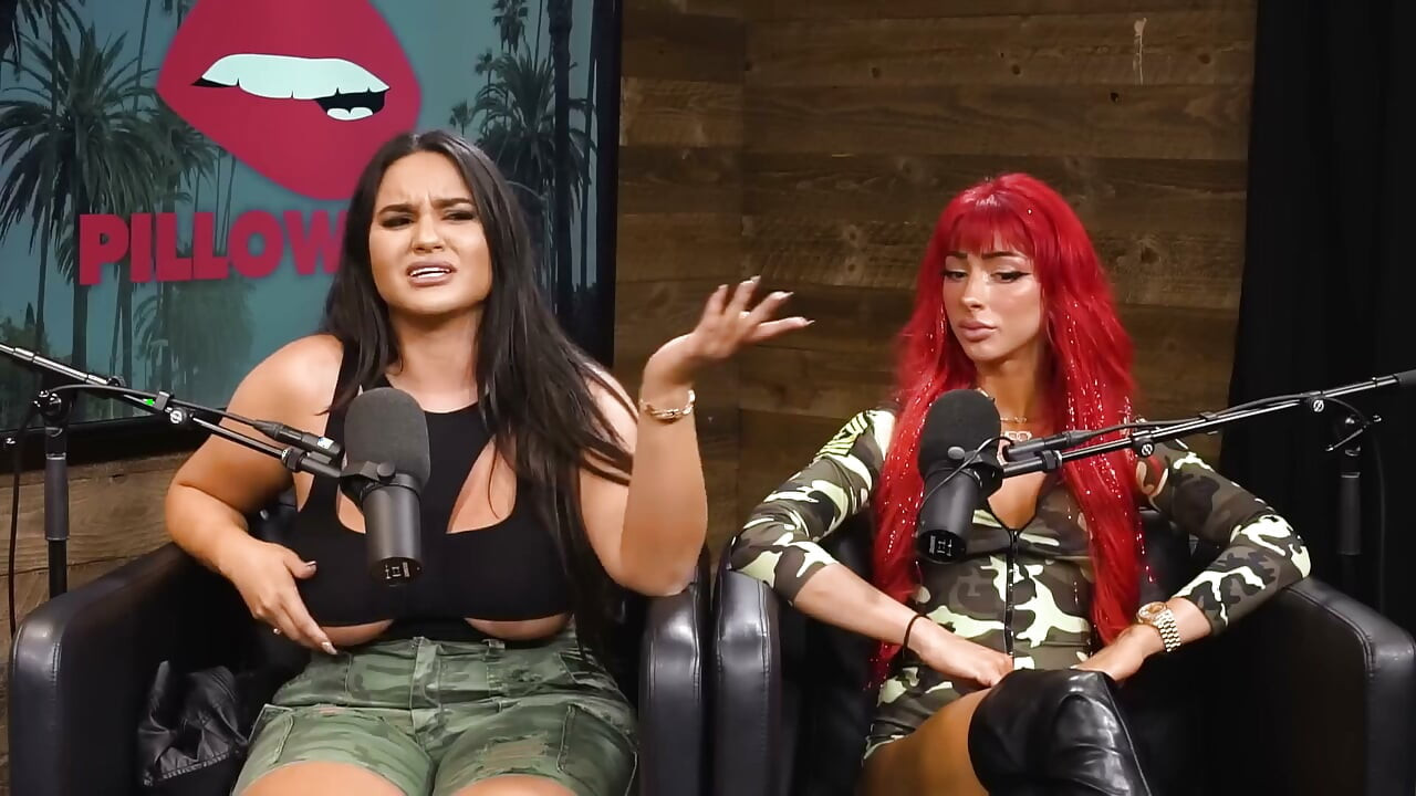 أليكساس مورغان لديه هزات الجماع * L