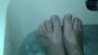FF24 натуральные пальцы ног под водой