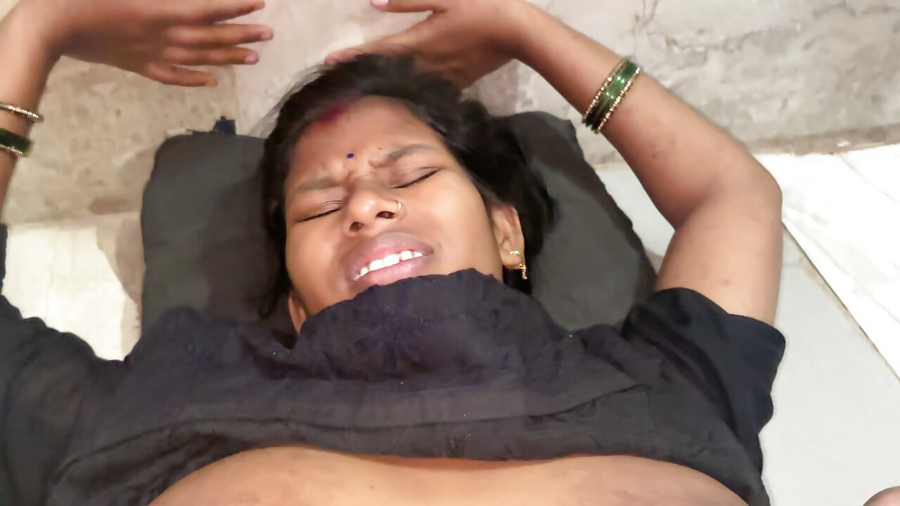 Belle belle-sœur desi qui rend sexy sa vidéo de poils de chatte