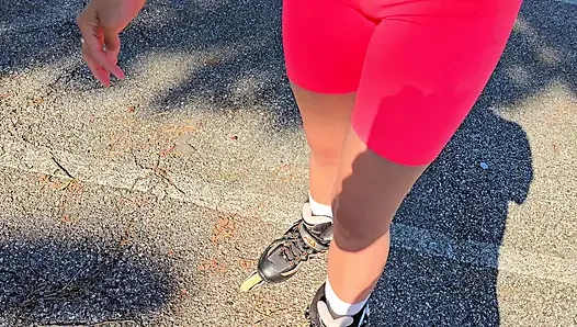 Heiße Stiefschwester auf Rocket-Skates hat Hardcore-Sex