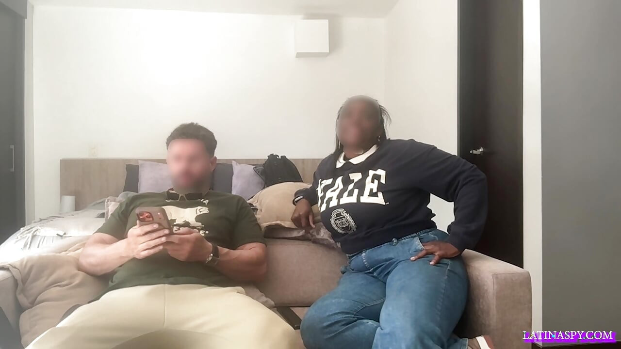 黑人女僕擁有巨大天然乳房前來幫忙TC第一部