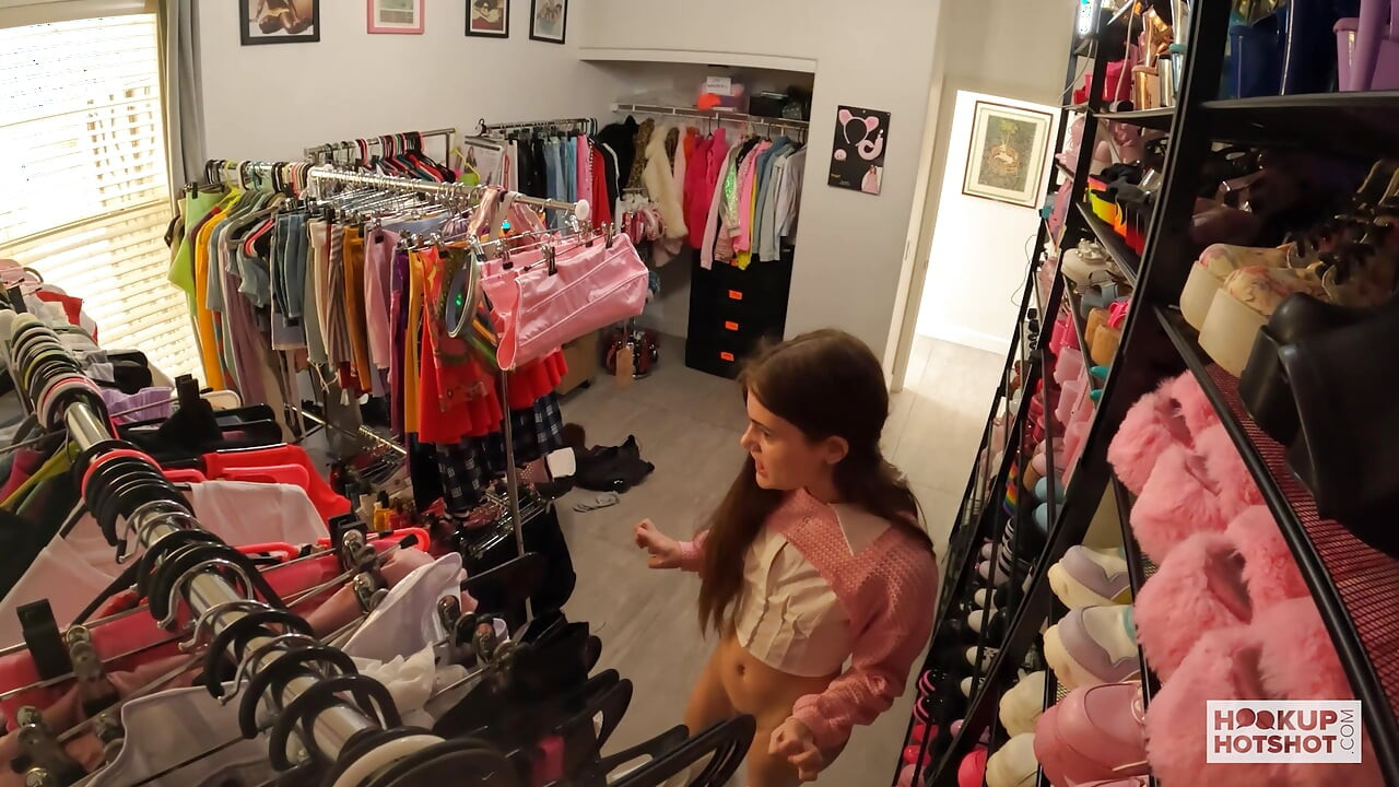 Нетерпляча милашка Пиріг Джуніпер Рен пристрастилася до хардкорного сексу Nade Nasty!