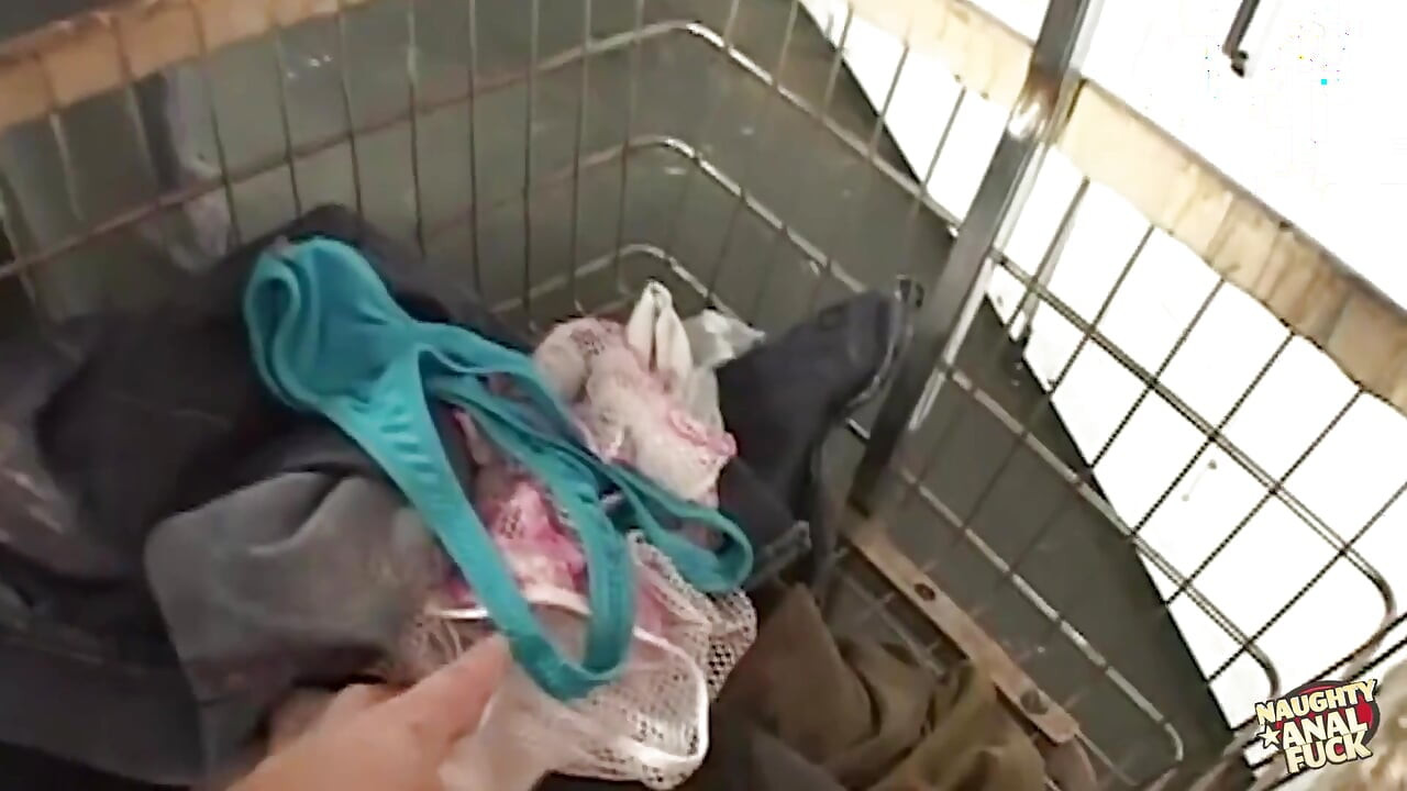 Racy Latina Gets Her Booty Filled with Hot Cum by a Stranger in the Laundromat