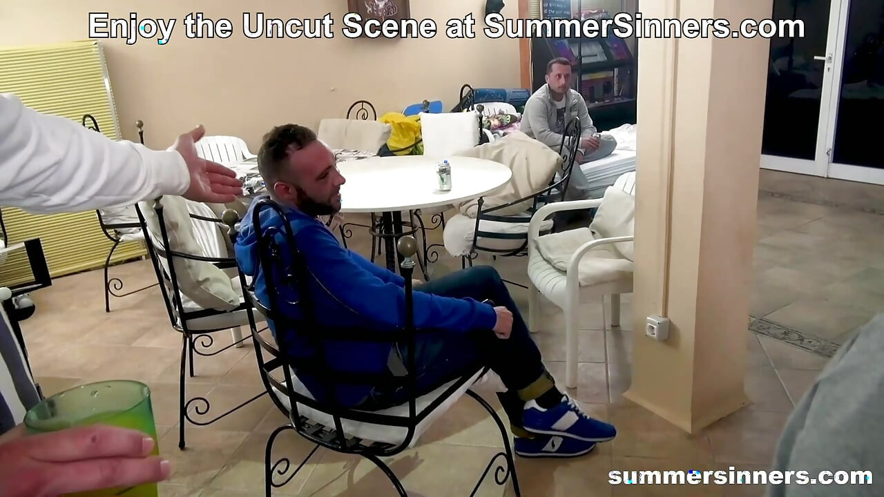 Yaz başlasın! SummeSinners'da ters grup seks