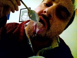 Kocalos - лизание йогурта