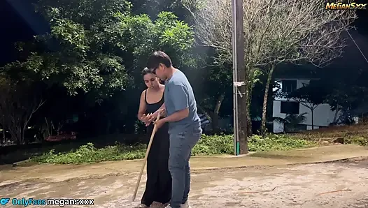 Neighbor turns a blind eye to fuck me very rich.