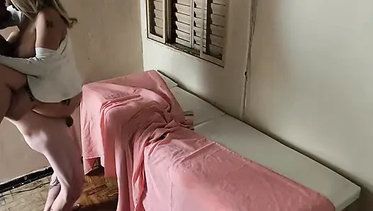 Ich bekam eine köstliche Massage, dann haben wir heiß gefickt