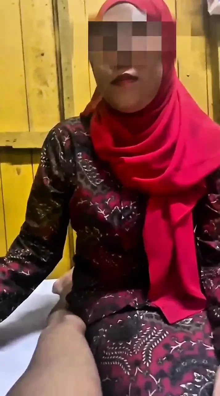 Cikgu tudung hijau