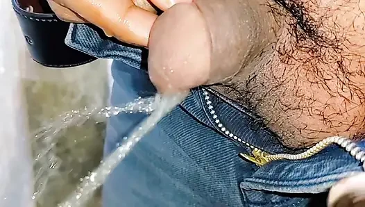Ateşli Ve Seksi Transeksüel Çıplak Kıvrımlı Vücudunu Sergiliyor