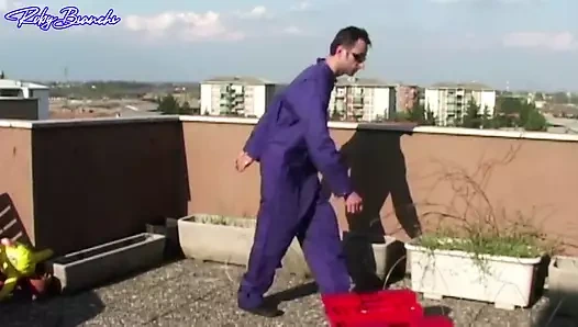 Даму с пятого этажа трахает рабочий