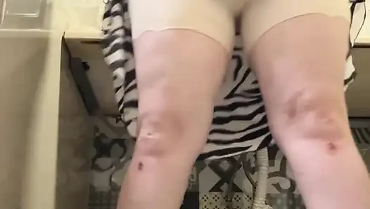 pawg public bathroom masturbation