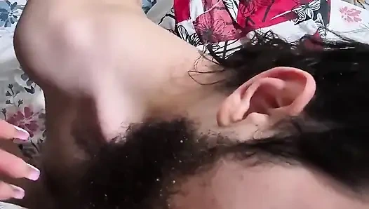 Komşumun Sakalındaki Göğüslerimden Süt