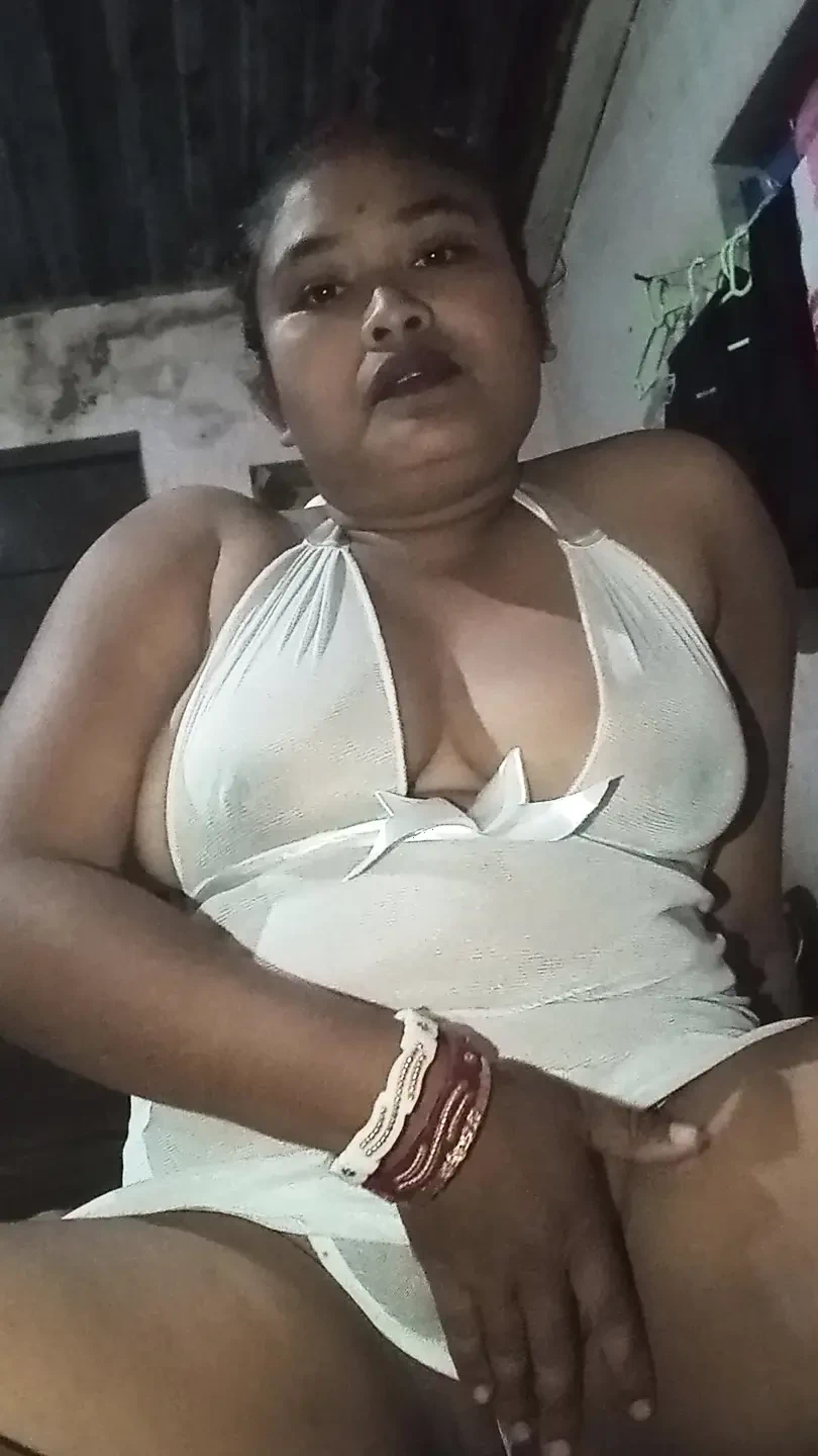 Bhabhi ne Apne devar ko Apne room mein Bulaya sex ke liye jab unke pati Ghar per nahin the bhabhi ne apne devar ke sath