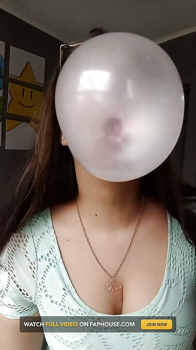 Bubblegum Close up Chew & Blow - Bunny Looner