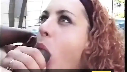 Seksi kızıl saçlı siyah ve beyaz amcık jakuzide amcık yalıyor