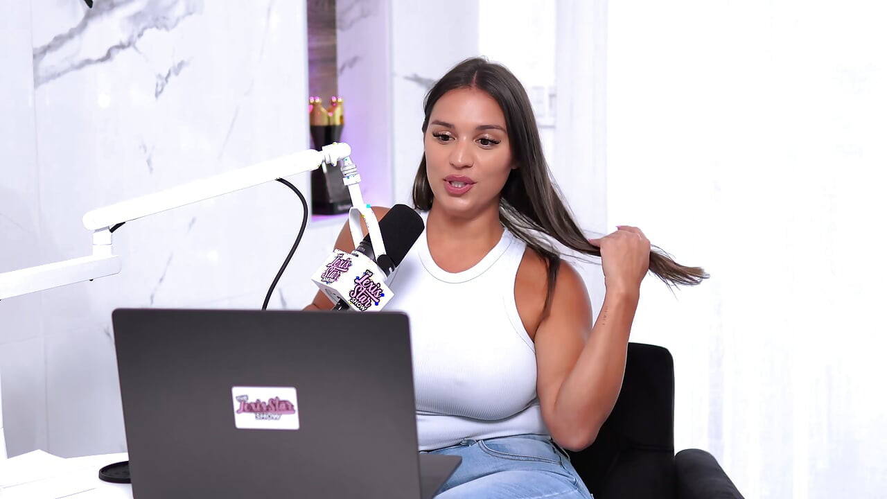 These Comments Are Absolutely Insane ｜ Lexis Star Ep7