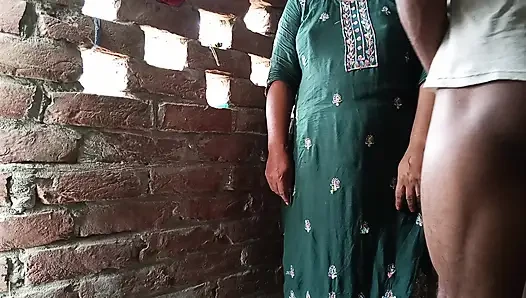 Kakak tiri tiri dengan pertama kali sendirian di rumah