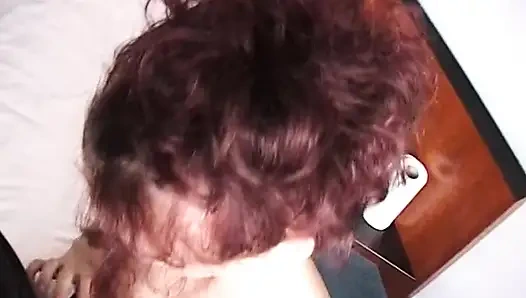 Sevimli kızıl saçlı genç kız oyuncu seçmelerinde bakış açısıyla sikiliyor