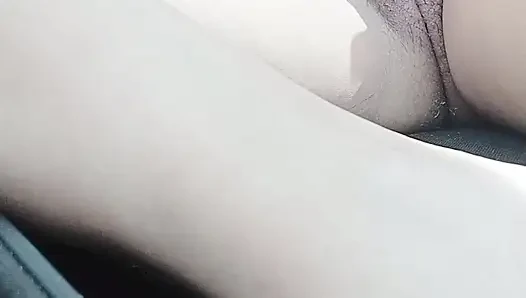 Arabada seksi curlisita'nın parmaklama (sıkı amcık bakış açısı)