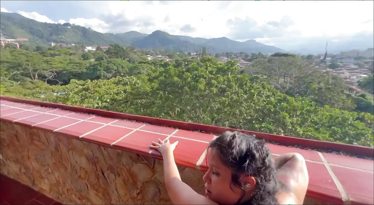 grande rabo da enteada é foda enquanto minha esposa está ausente. Eu gozo na boca dela.  Latina