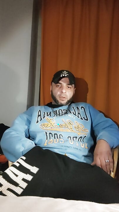 Ultra Murdar DirtyJunkbro Urinează În Șosete Și Pantofi Sport