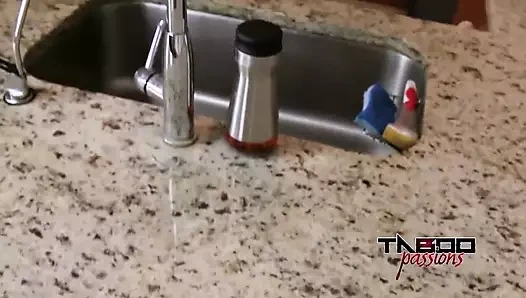 Freeuse - anastasia rose si gadis remaja nakal di rumah saat lagi thanksgiving