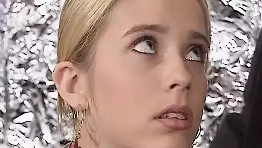 Una fabulosa adolescente rubia de Alemania disfruta de ser rociada con esperma