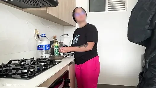 Küche mit latina-titten teil 1