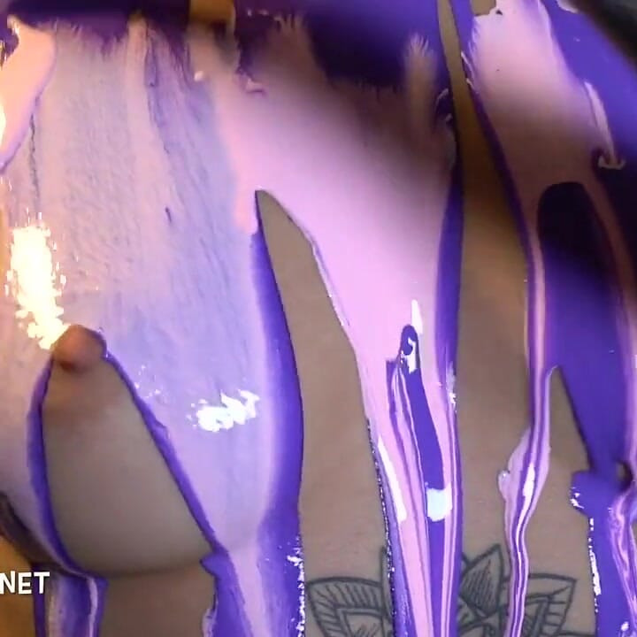 Tieten aanbidden vloeibare latex-meditatie