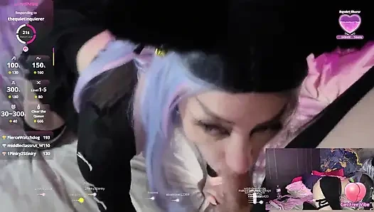 Kostümlü Tatlı Kız Oral Dölleniyor (bölüm 1)