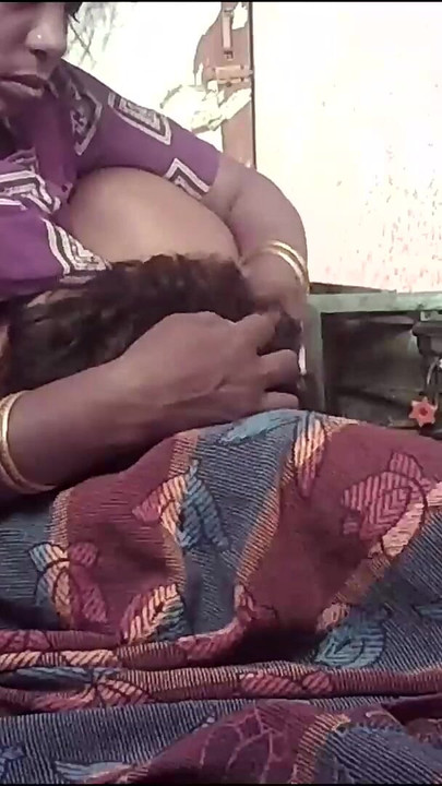 Detik meleleh dari "Isteri rumah kampung India makan susu suami menikmati pergerakan"