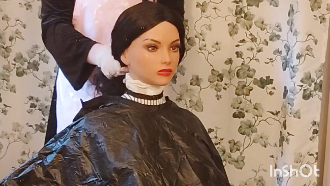 Emma-parturi esittelee viittansa