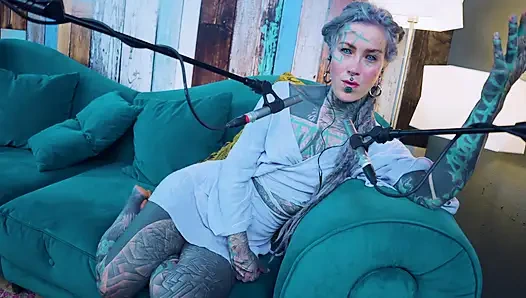 Я говорю о F - Страх - подкаст ASMR, Sfw говорит готессу, худенькая девушка дреды татуированная модель татуированная девушка