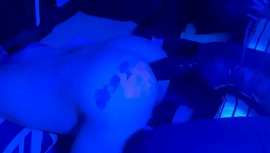 Kirli koyu yumruk sokma