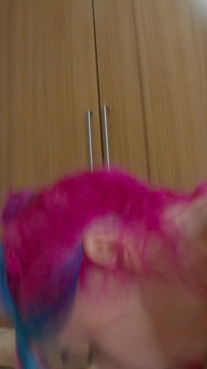 Dia membuatkannya pancut dua kali!! Blowjob, handjob & footjob - remaja amatur Cherry Adams