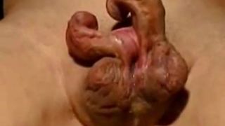 Masturbation bizarre du pénis