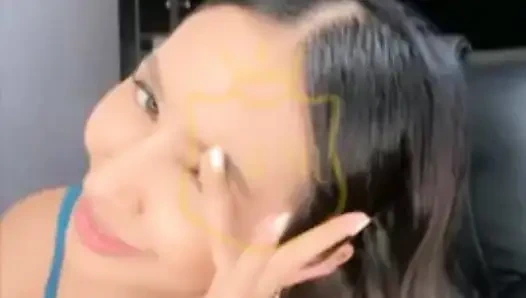 Öffne ihr bein, schöne indonesische muschi, leck es