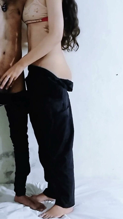 Estudiante de pueblo indio desi se coge a su novia de la escuela 18+ colegiala india real mms viral filtrado joven cogiendo con su compañero de clase | Clip 1