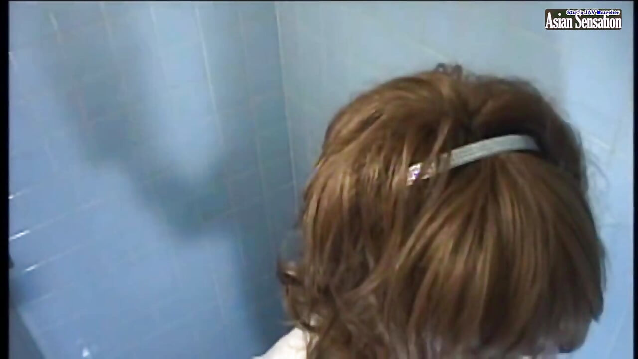 Stuck up Older Woman - Toilet Masturbation Episode 6