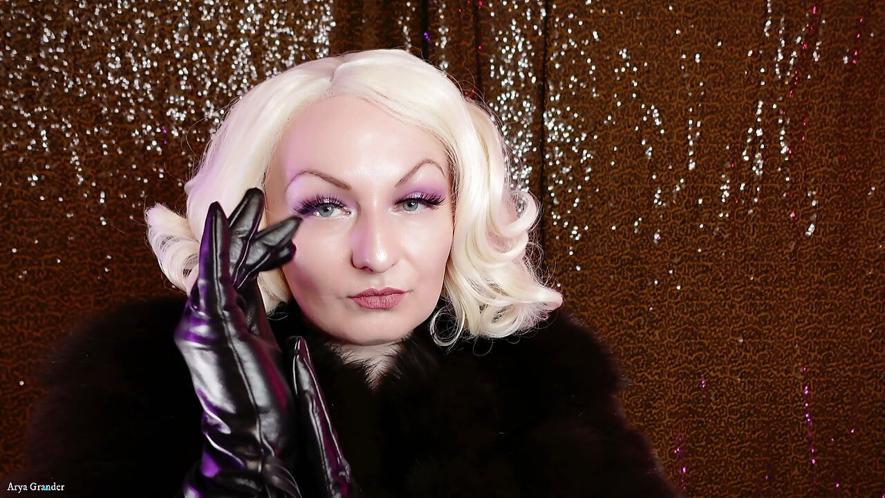 ASMR videók válogatása: a legforróbb kesztyűfétis (Arya Grander)