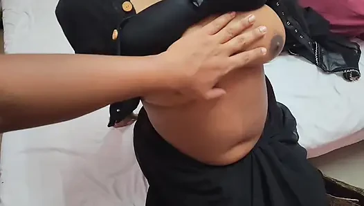 Cowok pengantar barang ngangkang sebelum mengantar barang, apa yang harus aku lakukan?