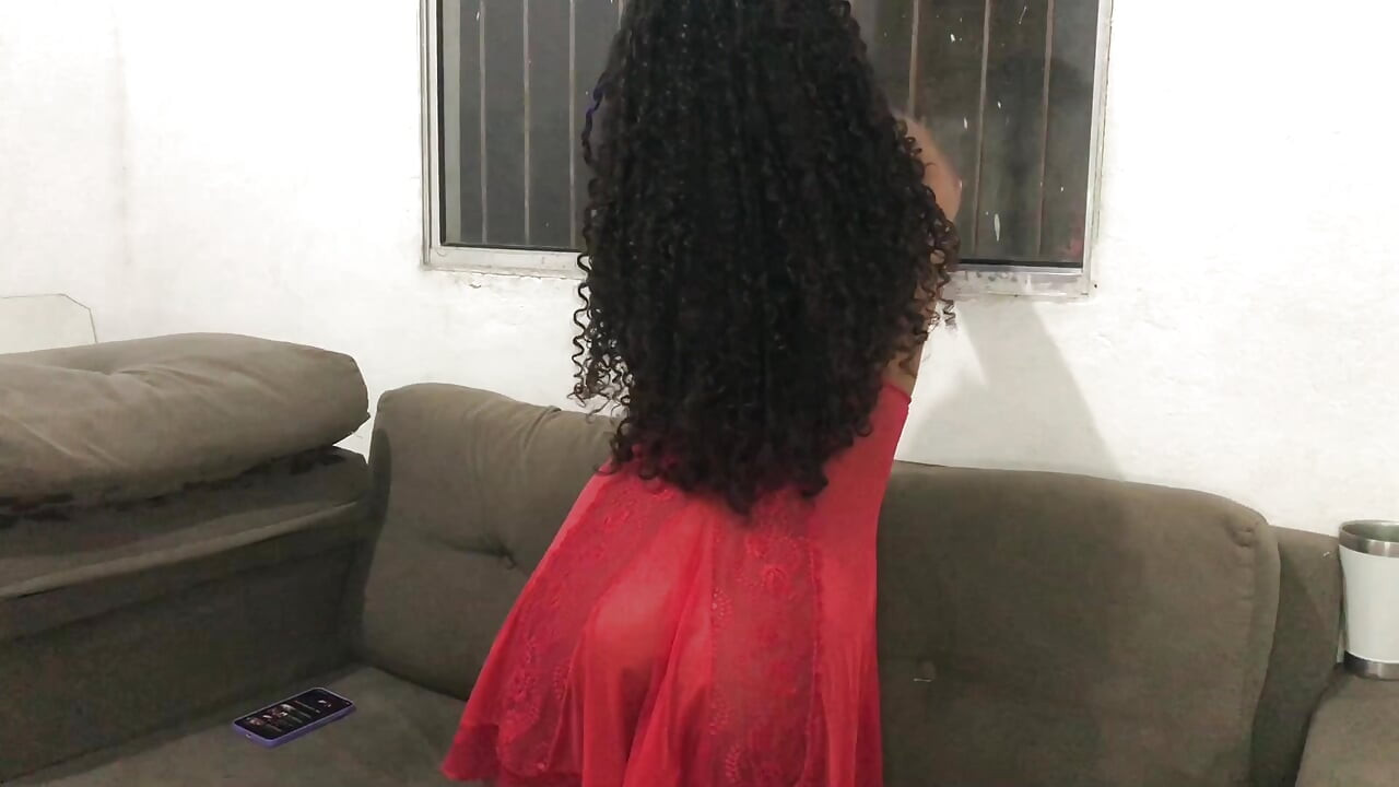 Обслуживание в номере! Гостья не выносит увидеть уборщицей в нижнем белье... Вы уже знаете, что происходит...