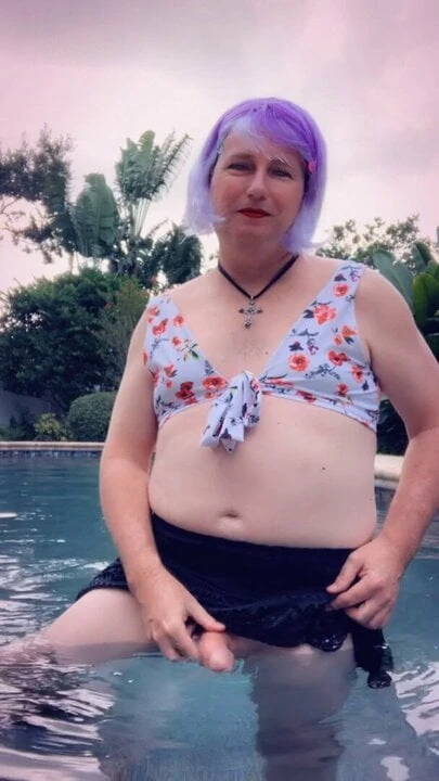Jerking in the pool Pantyluvn sissy