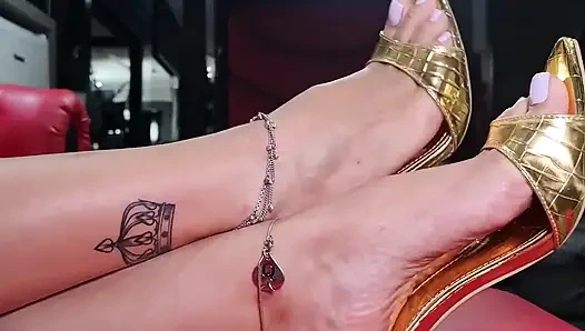 Kiffa в виниле трахается с ее любовником с большим членом