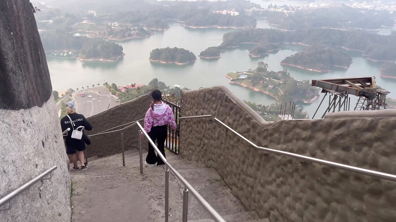 クローンと彼女との巨大なペニススタッド4人組