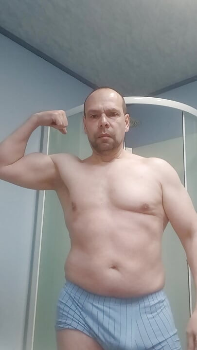 I love showing myself naked and imagining that your wife is fingering herself while looking at me